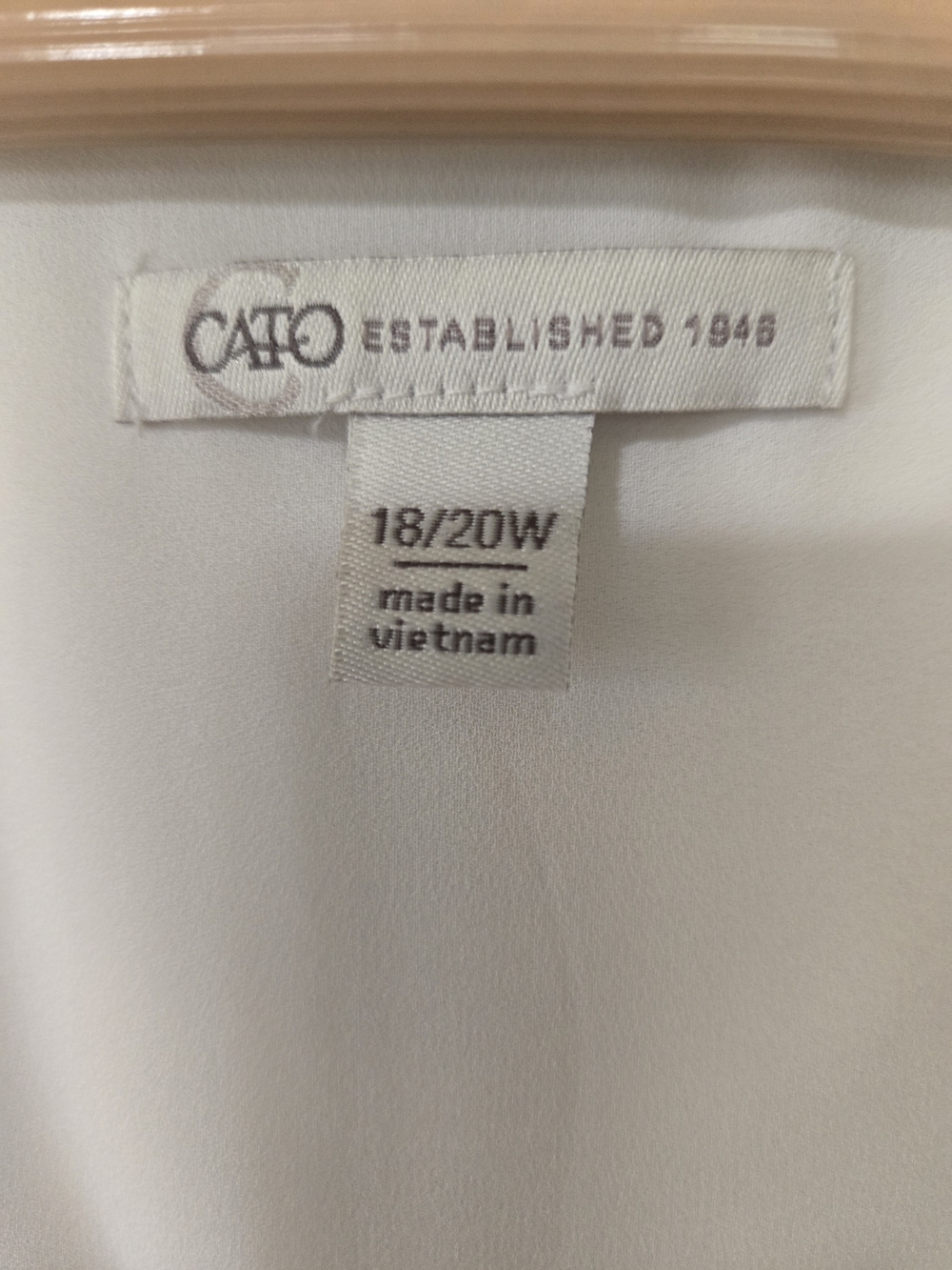 Cato White V-Neck Sheer With Lining Flowy Feminine Light Sleeveless Tank Top - Picture 2 of 3